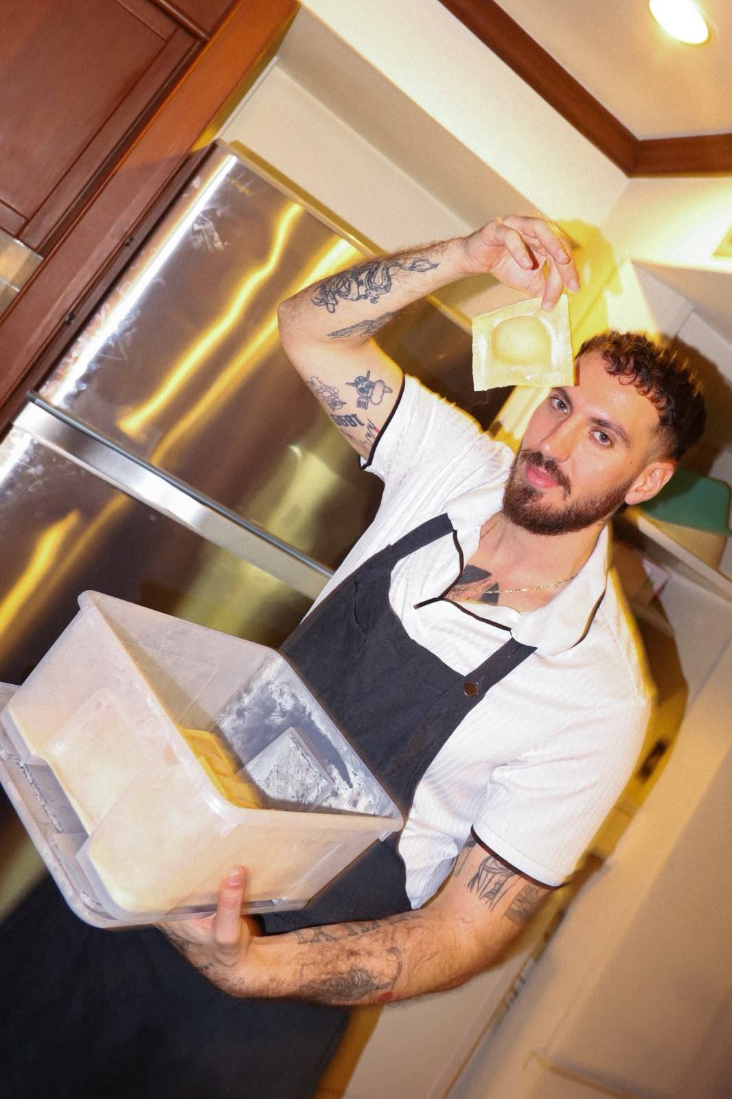 Ravioli fatti a mano nella cucina di Giuseppe Costanzo
